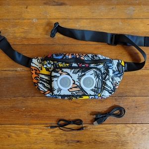 Belt bag with built-in speaker